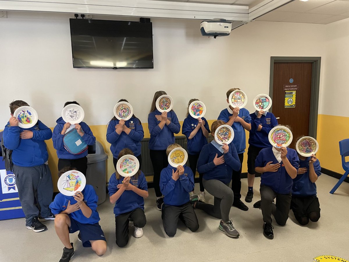 Year 6 pupils from Pembrey School enjoying their Art activity with Mr Stephens - drawing in the style of Paul Klee. Great job everyone! <a href="/PembreySchool/">Pembrey Primary</a> <a href="/glanymorart/">MS Art</a>