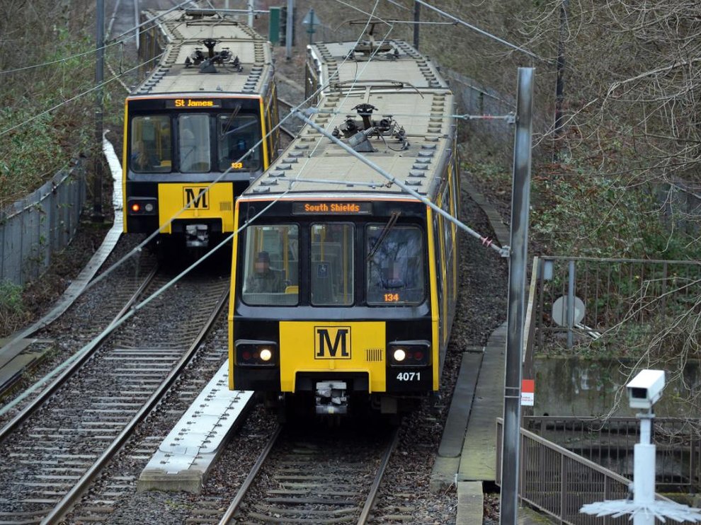 My_Metro's tweet photo. Community leaders welcomed a £100m track dualling scheme that will increase service frequency, and improve reliability on Metro. Three sections of single track will be dualled between Pelaw and Bede Metro stations from September 2022. Read more: https://t.co/w36Wt2Gier https://t.co/J8xapECg4y