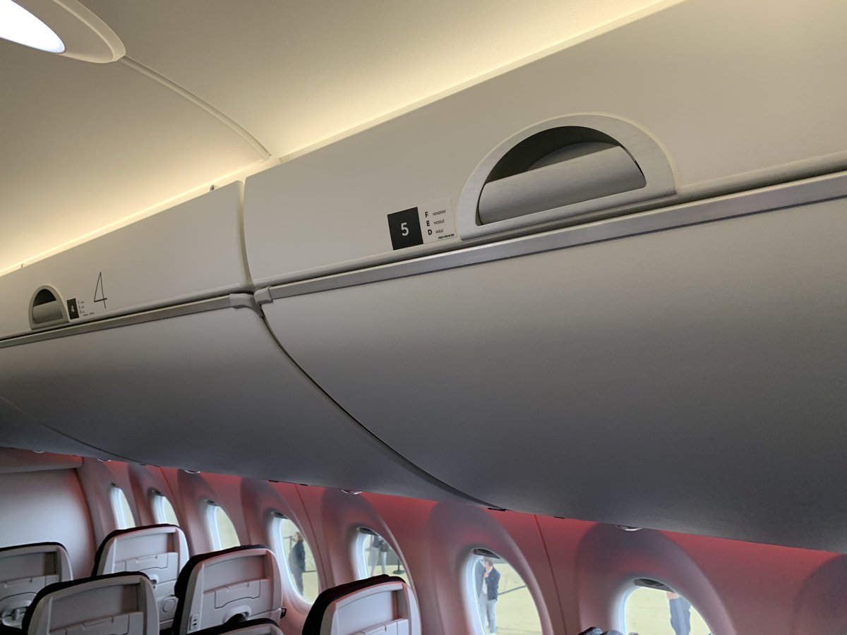 kridesco's tweet image. Superbe cabine en 3-2 #welcomeA220 @AirFranceFR @ZeTravelguys