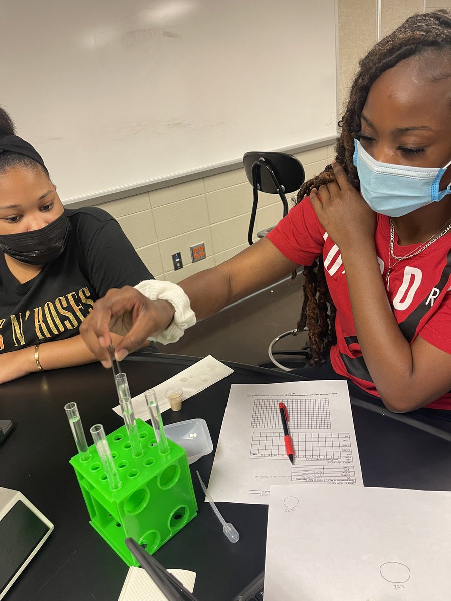 NefertitiLeBeau's tweet photo. Adv Bio enjoyed grasping the concept of the role substrates play on enzymes. Today’s activity helped them to determine factors that affect the rate of of a chem rxtn. #LitScience #BeauxKneauxs #Enzymes #Bioenergetics @Jefcoed6_12 @pghs_spartans https://t.co/hKbBms03KU