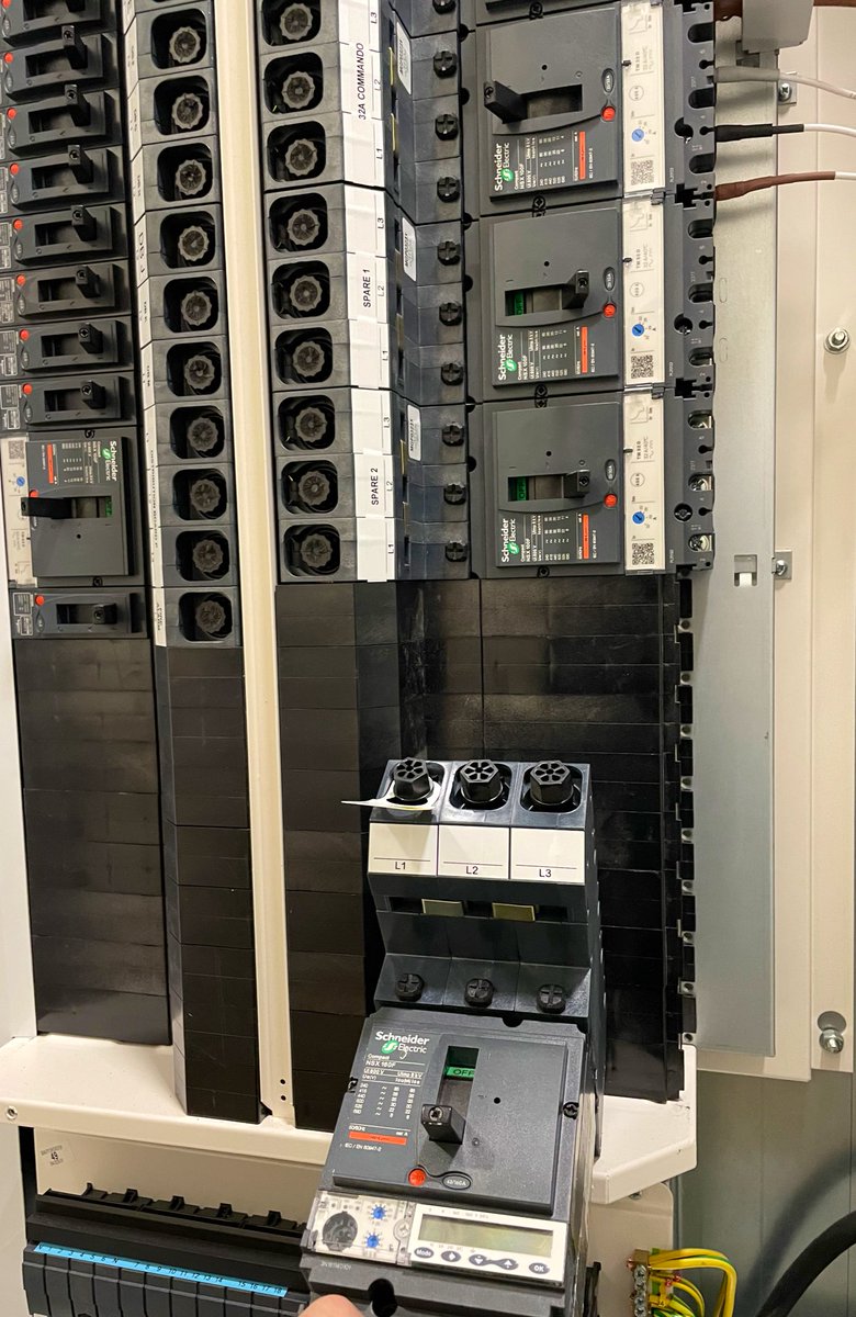 GTE55's tweet image. Waiting around for a shut down at lunchtime to fit this extra MCCB in our panel @SchneiderUKI #panelboards #MCCB #sparky #electrician #electricians