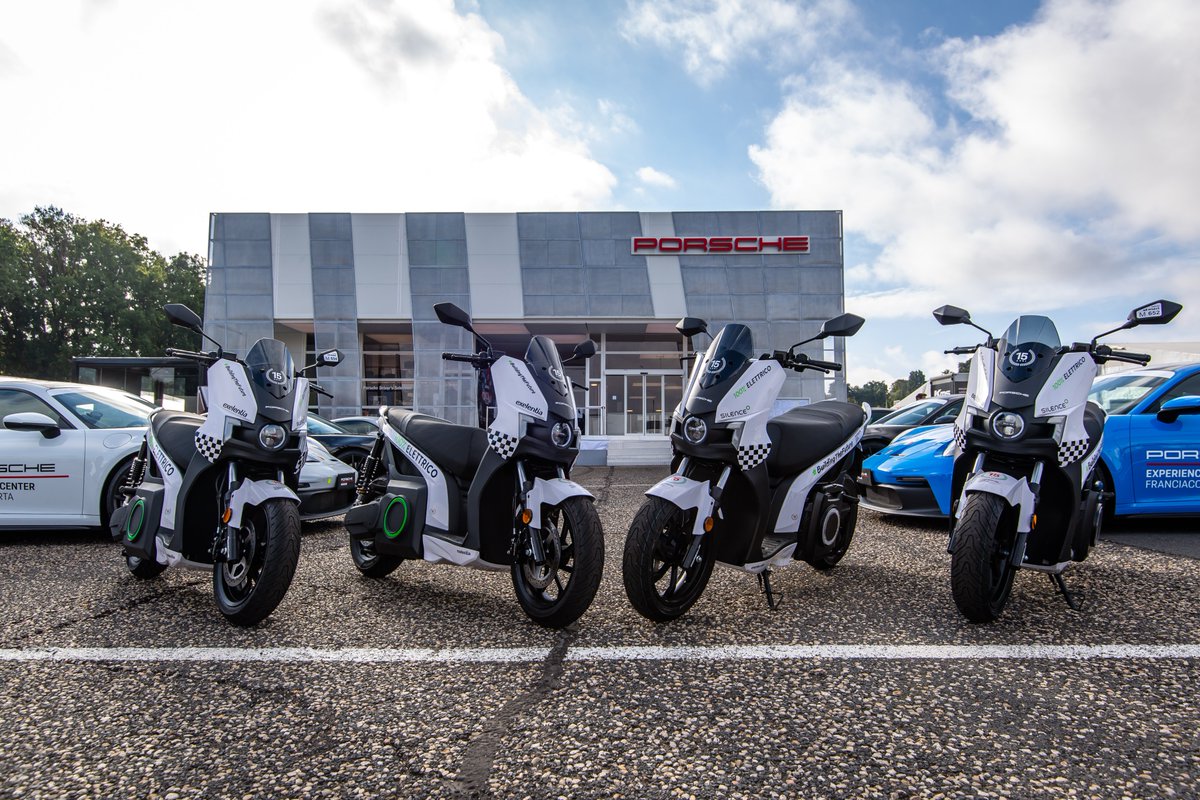 Con Exelentia, l'e-scooter Silence S01 elettrizza il paddock della Porsche Carrera Cup 2021.

Prossimi appuntamenti:
📆 Franciacorta presso il Porsche Experience Center (1-3 ottobre)
📆 Autodromo di Monza (29-31 ottobre)

👇 Leggi il comunicato completo:
exelentia.it/scooter-elettr…