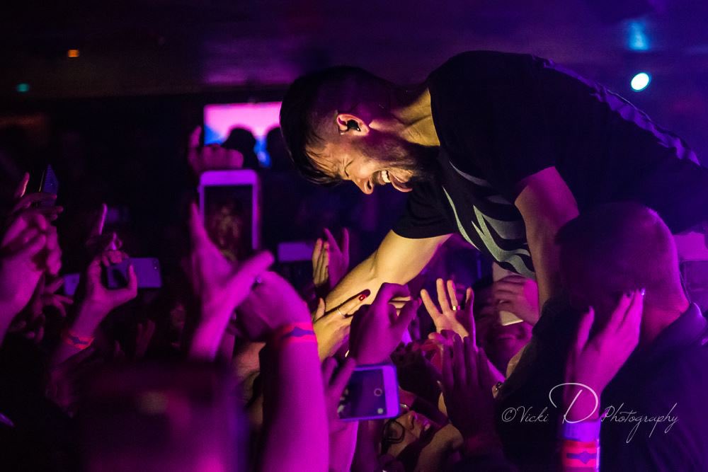 LinkinParkPlus's tweet photo. GALLERY UPDATE:

🏙 Mike Shinoda - Monster Energy Outbreak Tour in Orlando, Florida
📅 October 20th, 2018
📸 Vicki DiAddezio

Check out the full gallery here -> https://t.co/wYkPBBQRoA https://t.co/peJiVAdFYL