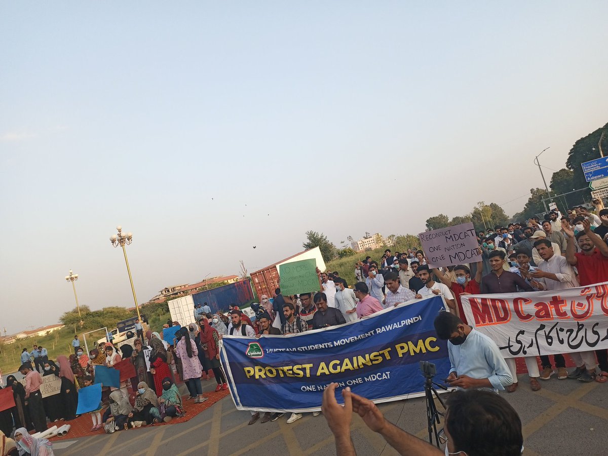 attiquegorsi2's tweet photo. We million of students will remind this to Niazi @ImranKhanPTI in 2023 elections InshAllah......
Shame on PTI
#StudentsMarchToPMHouse
#CountryWideProtestAgainstPMC
#MdcatStudentsAtDChowk @WajihaAbid1 @AamirInqlabi @SamiGujjar123 @SassuiZafar @IfraShahzadi5 @SohaKausar https://t.co/OETrYSdHWk