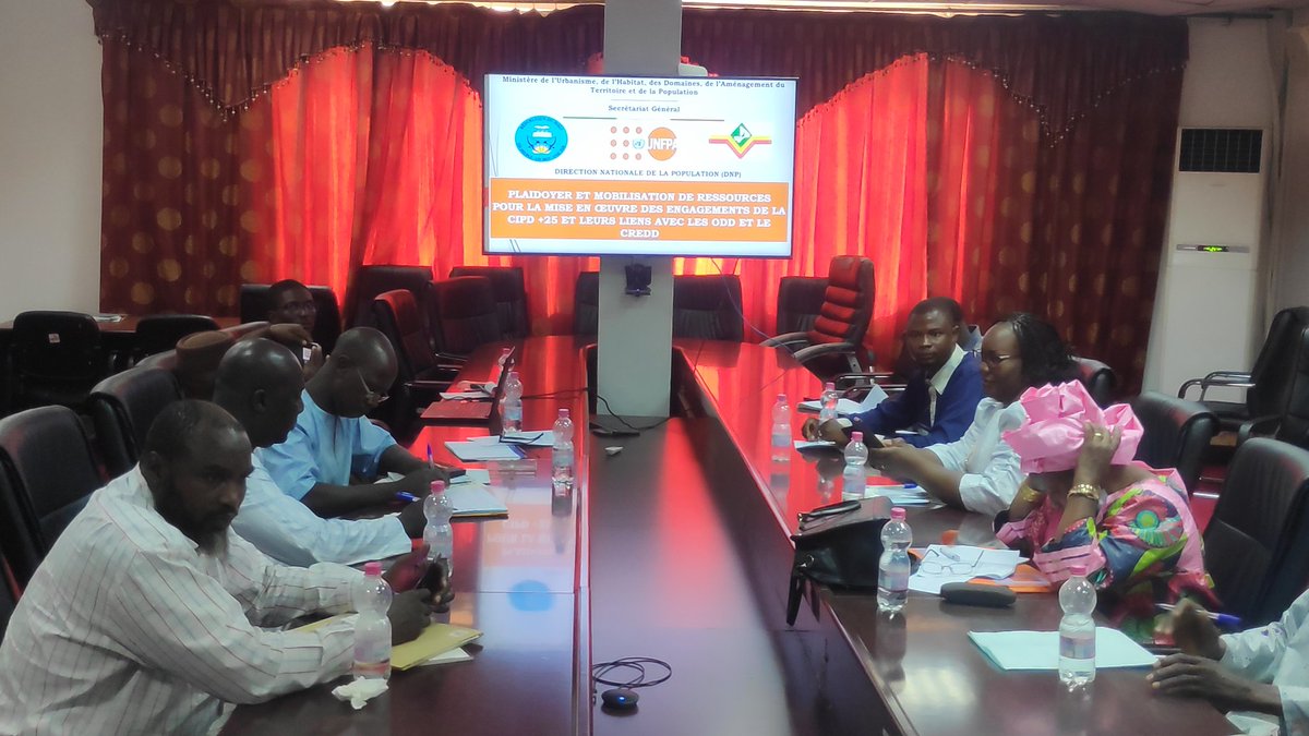MaliAfriyan's tweet photo. Session de plaidoyer et de mobilisation de ressources pour la mise en oeuvre des engagements de la CIPD+25 et leurs liens avec les #ODD et le le #CREDD #PutYoungPeopleFirst #ICPD @UNFPA_WCARO @Unfpamali @MaliSwedd @mabinguengom1 @ctmbengue @HafizouBoncana https://t.co/MyXVnnvf9F