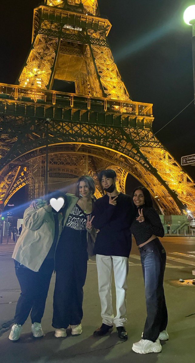 yasyoun1's tweet photo. Meeting Mark under the Eiffel Tour 🤍 thanks u so much @marktuan #MarkTuaninParis https://t.co/pt4vGB6JII