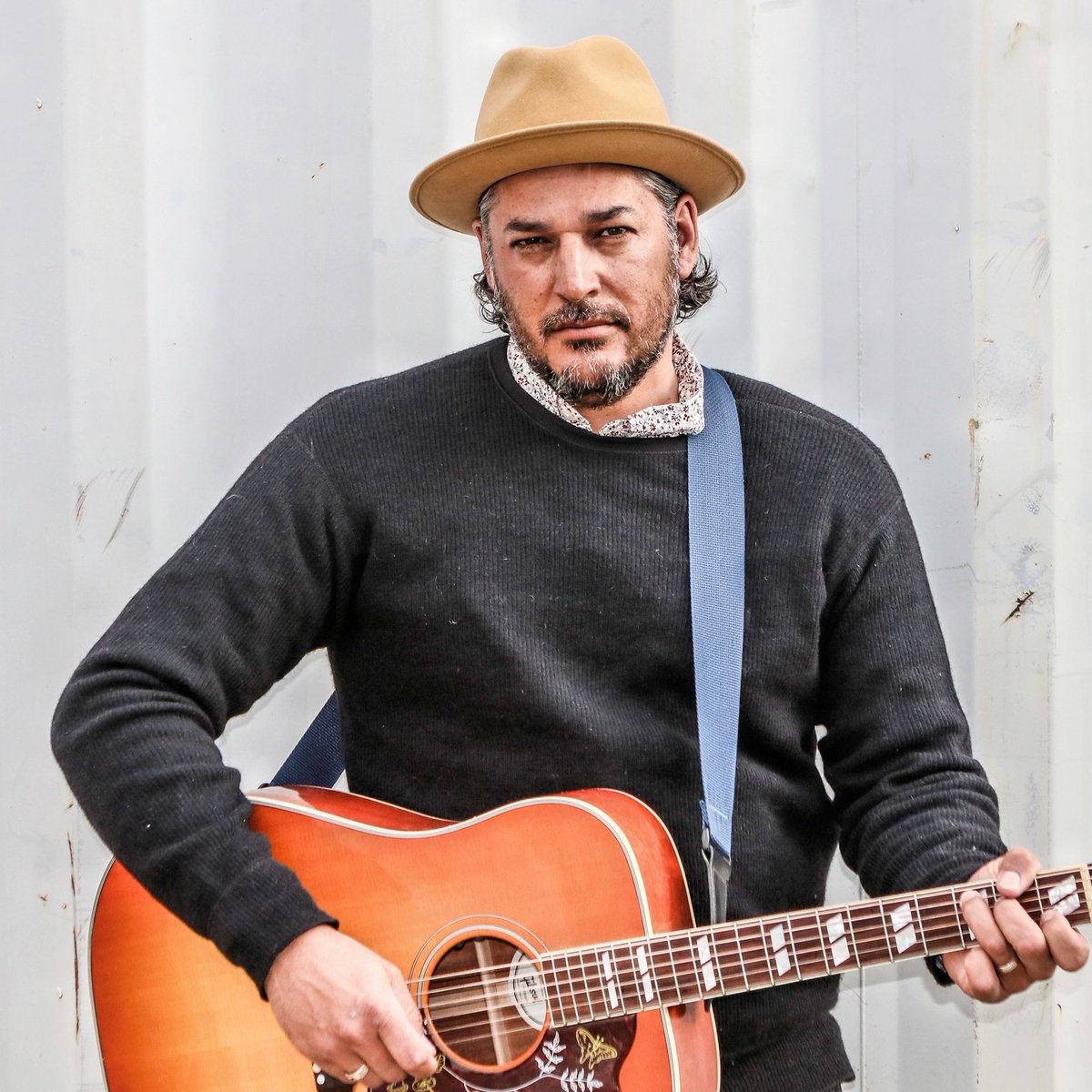 cc_canadien's tweet photo. #VéritéEtRéconciliation
🟠🎶 Pour marquer cette Journée Vérité &amp; Réconciliation, nous vous recommandons la #Playlist “Indigenous” du musicien cri #AdrianSutherland : une manière d’évoquer en musique la résilience &amp; la force des peuples autochtones👉 https://t.co/kegA1ogmds

#JNVR https://t.co/KJLzGd7Vsk