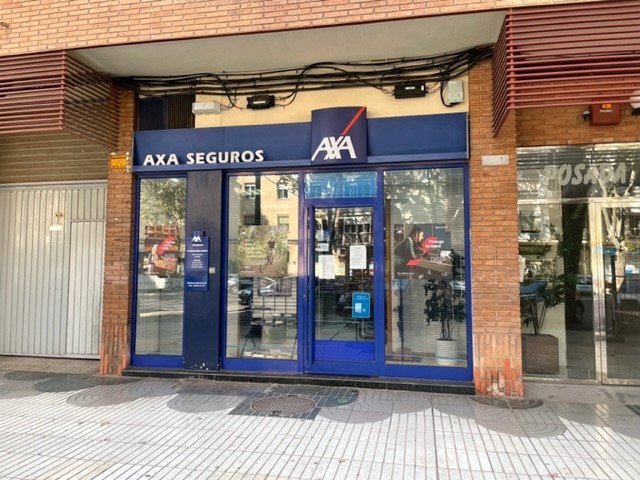 Se alquila local comercial en Paseo Alfonso XIII, entre Ángel Bruna y Wsell de Guimbarda, aprox. tiene unos 60 m2 esta en perfectas condiciones. Mucho paso de gente y estratégica situación entre Casco Histórico y Ensanche.