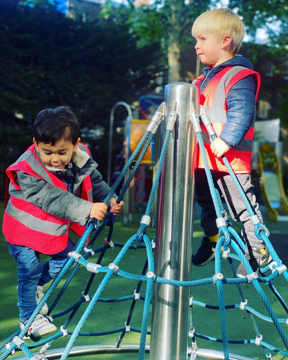 shmarylebone's tweet photo. Lots of fun in Paddington Gardens playground today! Swan Class are working on their gross motor skills and they also found a green grasshopper 🦗 on the roundabout. #paddingtongardens #marylebone #eyfs #nurseryschool @chatsworthschls @EYChatsworthSch @ChatsworthNurs1 💜🦢 https://t.co/ITJ4DMZSaA