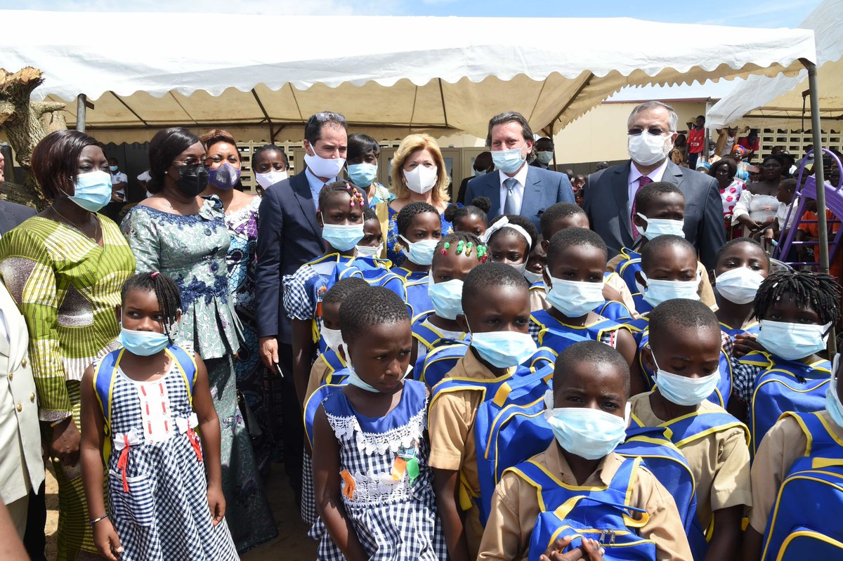 Côte d’Ivoire : Adiaké, Rentrée scolaire 2021-2022, la Première dame et sa Fondation offrent 16 mille kits scolaires aux enfants d’un montant de 105 millions de FCFA
lefluxs.com/fr/cote-divoir…