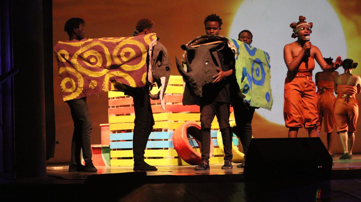 Brian_Irungu1's tweet photo. Twas a great honour to have bn part of @kcauniversity's musical #Simbabazenga as its set designer,#palletsfurniturekenya came thru with the colourful pallet crates,as well as being the man behind the special animal costumes.
The experience was just magical!
#OntoTheNextChallenge https://t.co/OvfgaeIBv5
