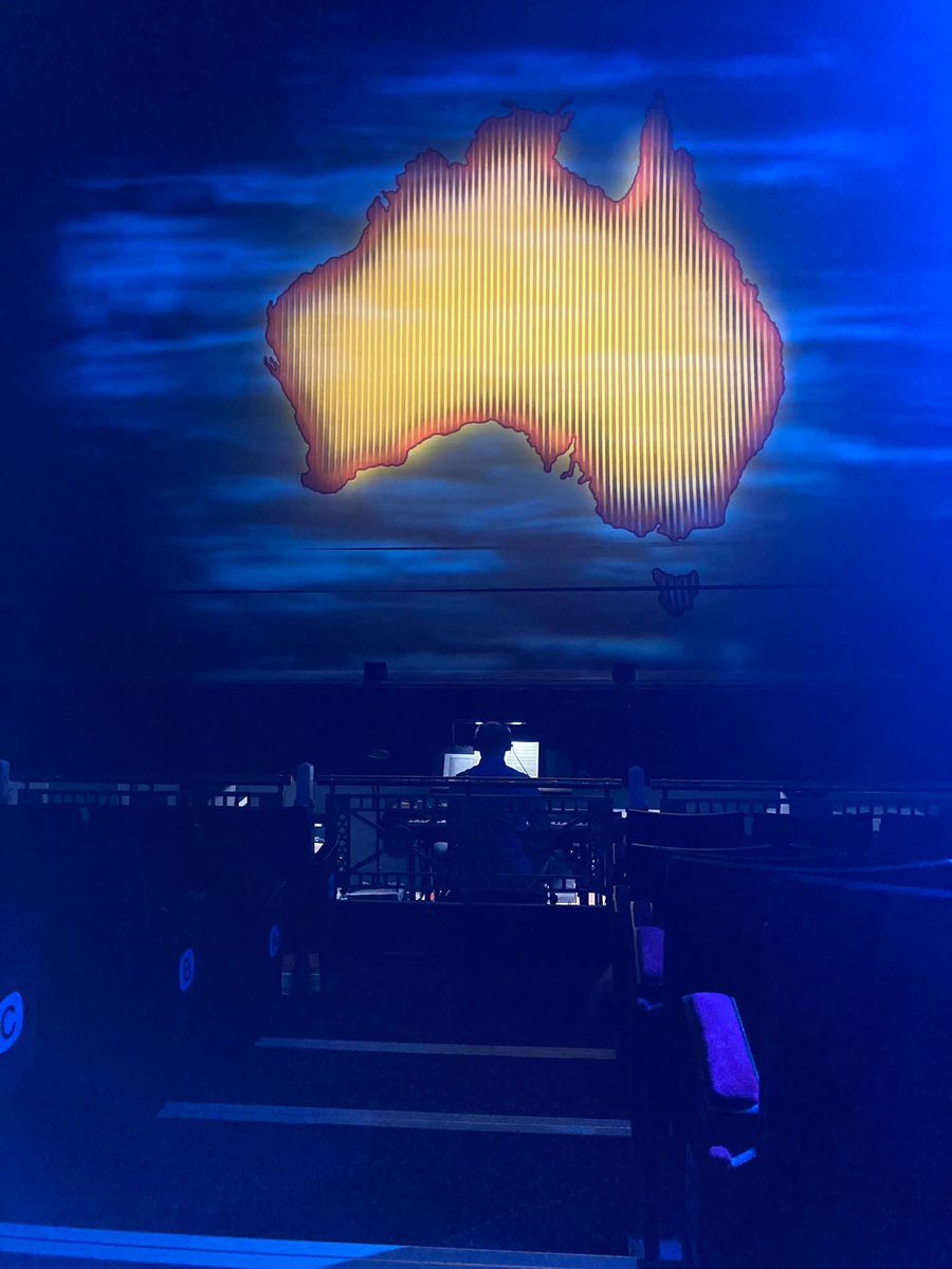 RichAtkinsonMD's tweet photo. Just a normal day at work! - @PriscillaTourUK @BristolHipp 
#BestViewInTheHouse 
(Photo credit @siveter) https://t.co/VQm1TPuIa1