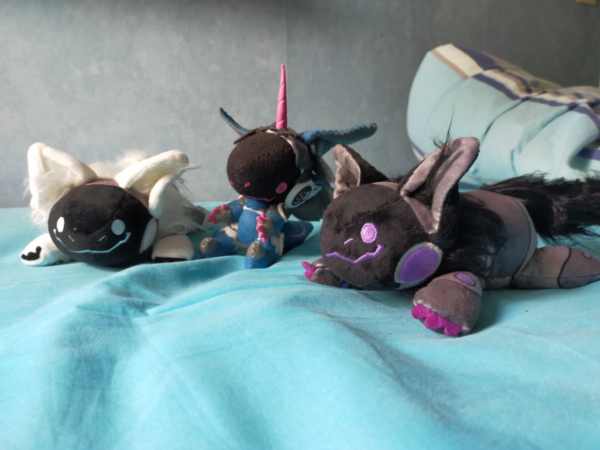 KitaReshizu's tweet photo. Got myself some gremlins. (and some other stuff)
It's about time my T3-CHY plushie have some company... good or bad... we'll see !

Regardless I can make Protosandwiches now ! Not sure I wanna taste it...
#Protobeans #protogen https://t.co/M99jIRAwE6