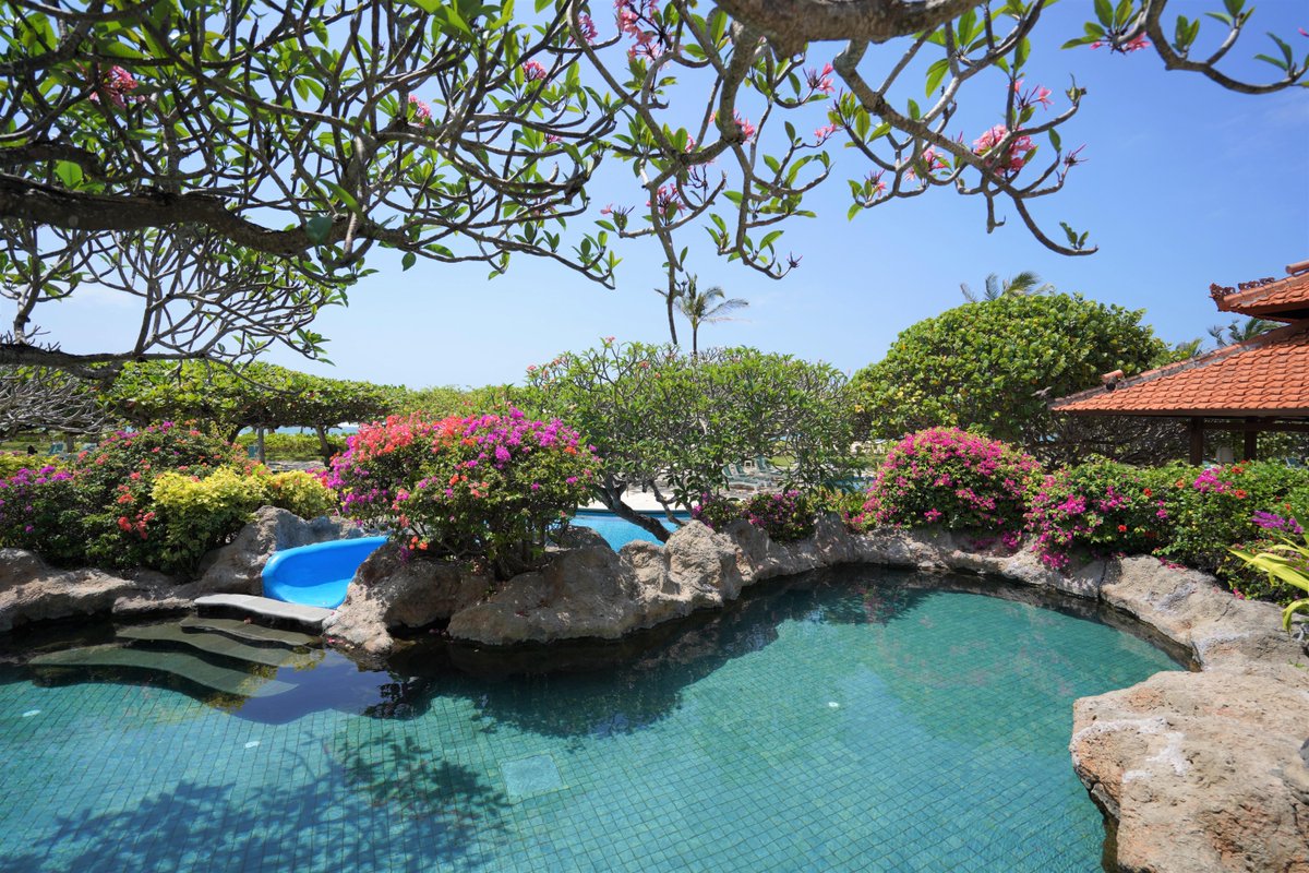 grandhyattbali's tweet photo. A perfect combination of blue sky and clear water under the sun. What could be better than this?
#grandhyattbali #hyatt #hotelbali #staycation #staycationyuk #hoteloffer #balihotel #balidaily #360bali #condenesttraveler #LuxuryTravel #balinesia #baliguideline #balidestination https://t.co/ak4BH1SDqG