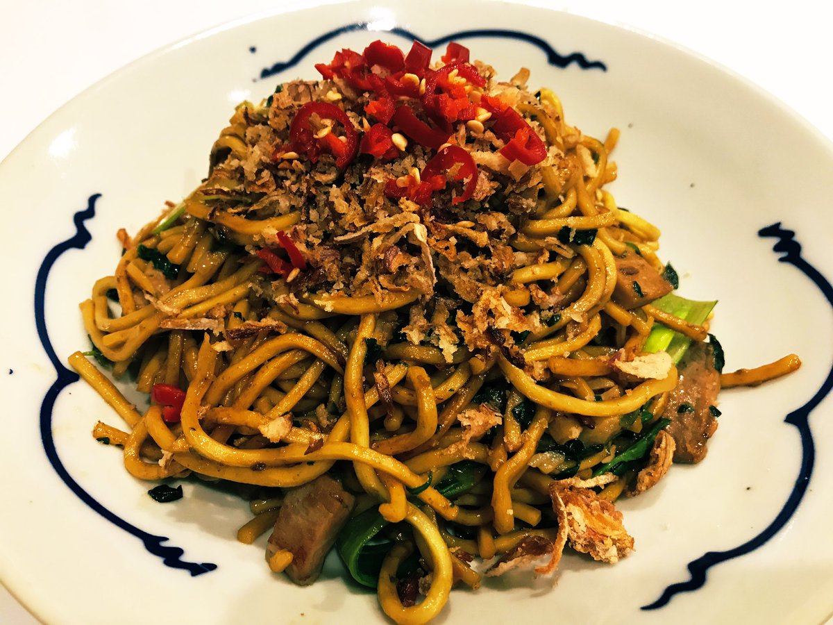 VickiTreadell's tweet photo. #lockdowndinner
Tonight I used up some leftover #roastpork &amp; made a #meegoreng. 
And, yes, some chopped red chillis 🌶 to add extra spice!
#GastroDiplacy https://t.co/7xAz1bPKjF