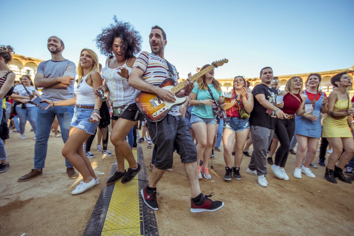 toledonconciert's tweet photo. ✅ El viernes vuelve @LaGangaCale a la plaza de toros junto a @Mauri_band y @BalkanBomba 

¿Qué locura nos tendrán preparada esta vez? 🔥😅 La fiesta promete.

 ¡Si te lo pierdes es porque quieres!  🎟 2€ en  https://t.co/77dRZEBFJ3  👈🏼 https://t.co/6UKN7CBpMj