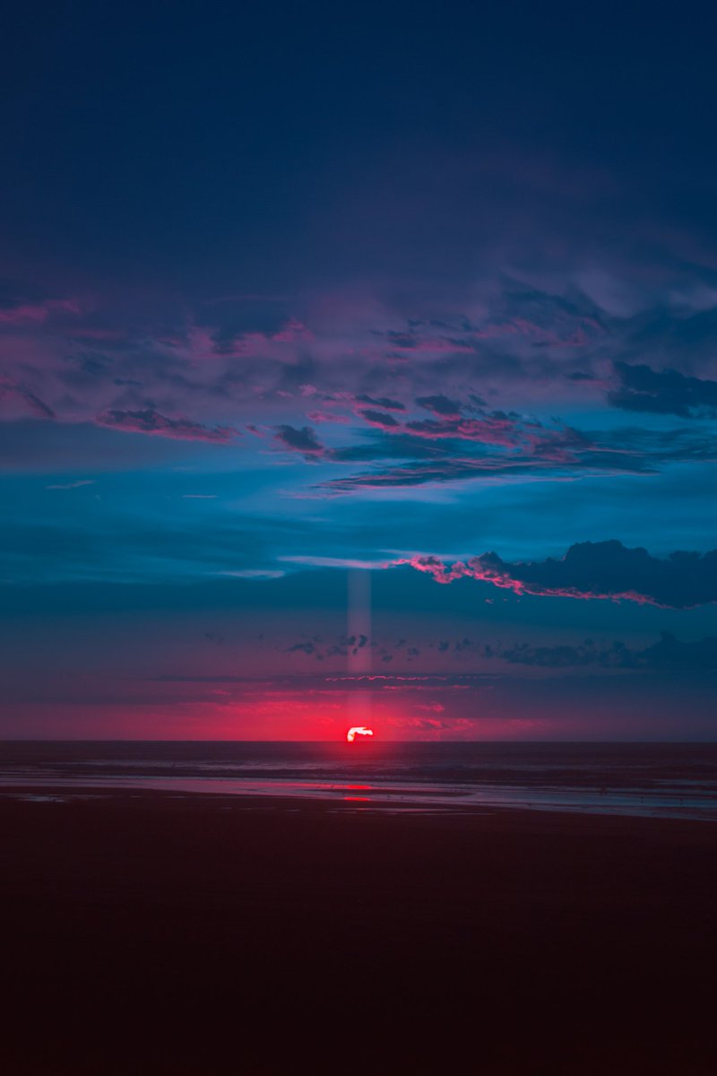 Ambreen86026045's tweet photo. “Sunset Is So Marvelous That Even The Sun Itself Watches It Every Day In The Reflections Of The Infinite Oceans.”
~Sunset Quote 

#sunsetphotography 
#Sunset #sunsets #photography https://t.co/o9Ey1VU6Mq
