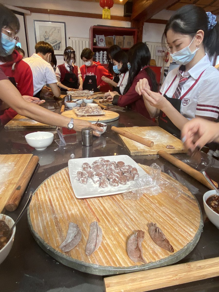 Team-building event for Grade 11 and 12 students at The Hutong. The cooking competition, scavenger hunt and dumpling party tested their collaboration and communication skills. It was a successful day ☀️⭐️.