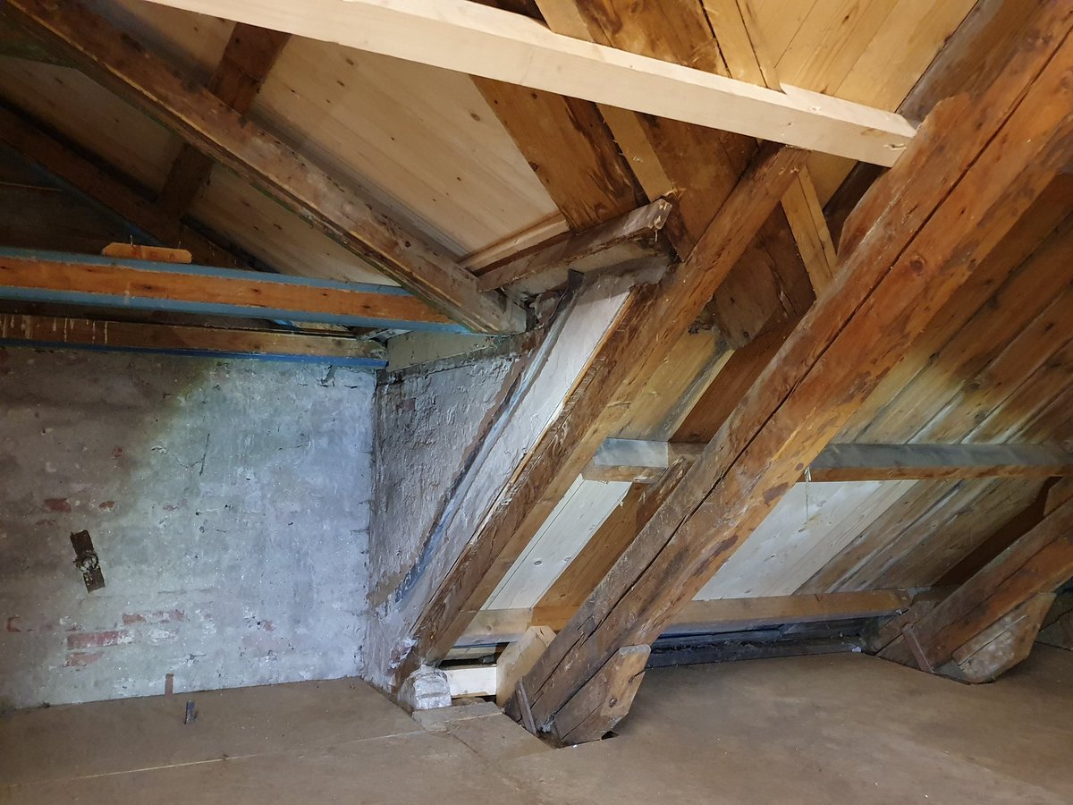 HGL_MirjamAalfs's tweet photo. Bij ons bezoekerscentrum in Pieterburen is de dakconstructie hersteld. Uitgangspunten: behouden waar het kan, plaatselijk repareren en vervangen waar echt nodig. #restauratieladder @GL_bp_Noordkust @GR_Landschap https://t.co/GKOwjROIkF