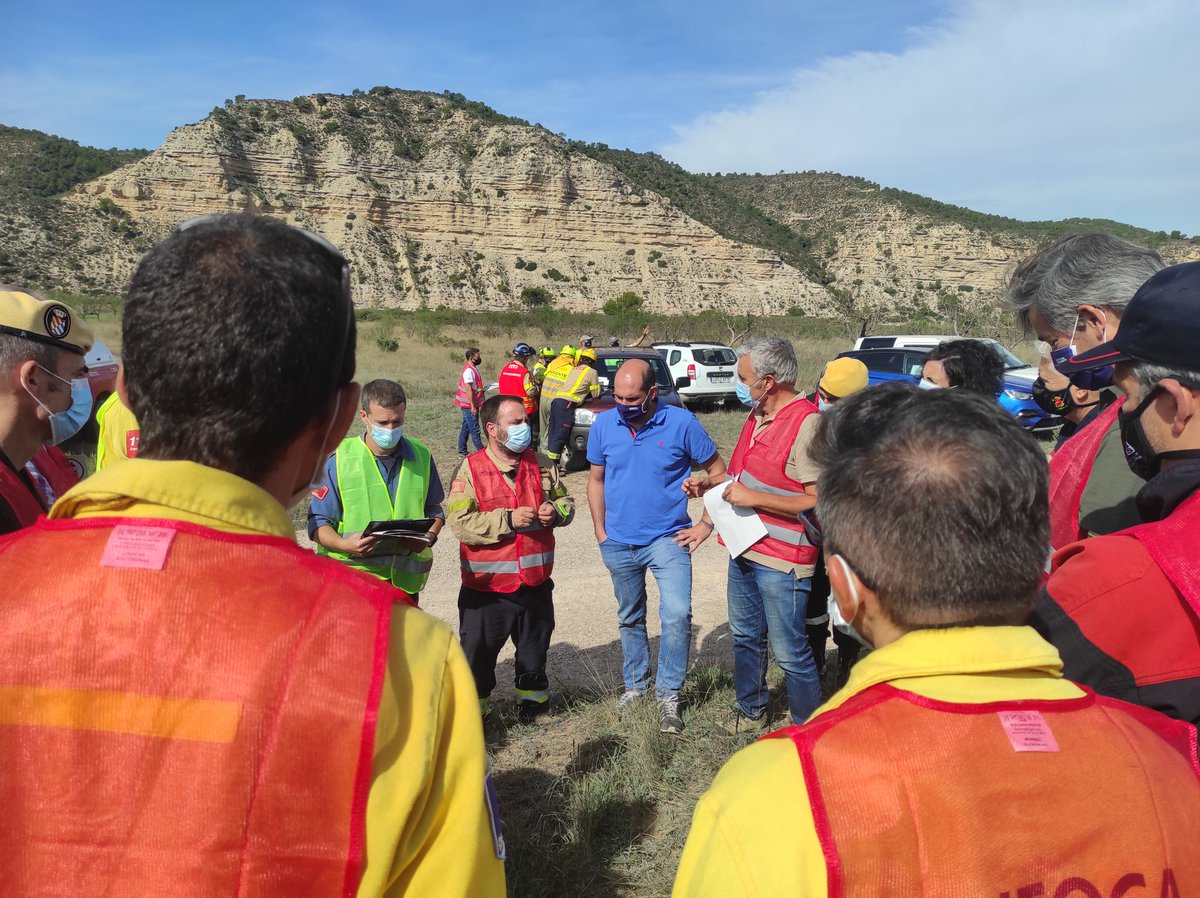 UnAragonVerde's tweet photo. Los incendios no entienden de fronteras, Por eso, en el #EjercicioConjuntoIIFF del @mitecogob aprendemos de especialistas del @IIFFAragon y @bombers_GRAF a trabajar coordinadamente entre autonomías
#ProgramaNacIIFF @Bayona_DBM y @incendi https://t.co/IP6PadT56q