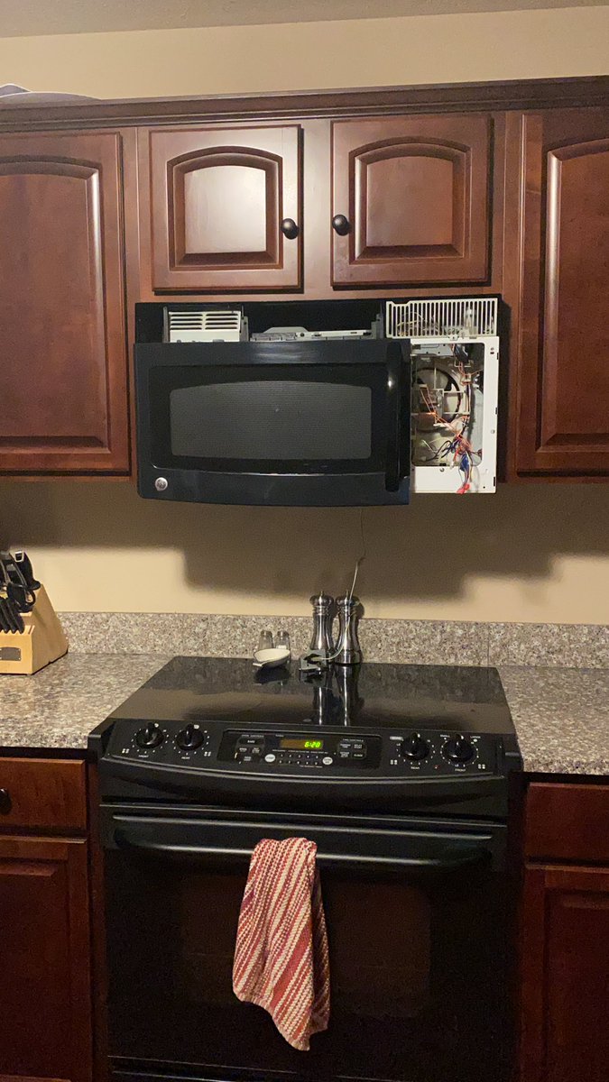 SarahSevans2000's tweet image. The microwave started doing some weird shit last night… short circuiting.. turning on and off.. freaked CJ out haha. 

Did you know there are no microwaves anywhere!?!  

God dang it daddy.  Look like I have to teach the boy how to really cook now! #lifeskills #pandemicproblems