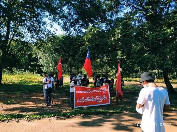 Protest against military dictatorship by residents from Thayetchaung Tsp, Southern part of #Dawei. #MyanmarEconomicCollapse #Sep29Coup #WhatsHappeningInMyanmar