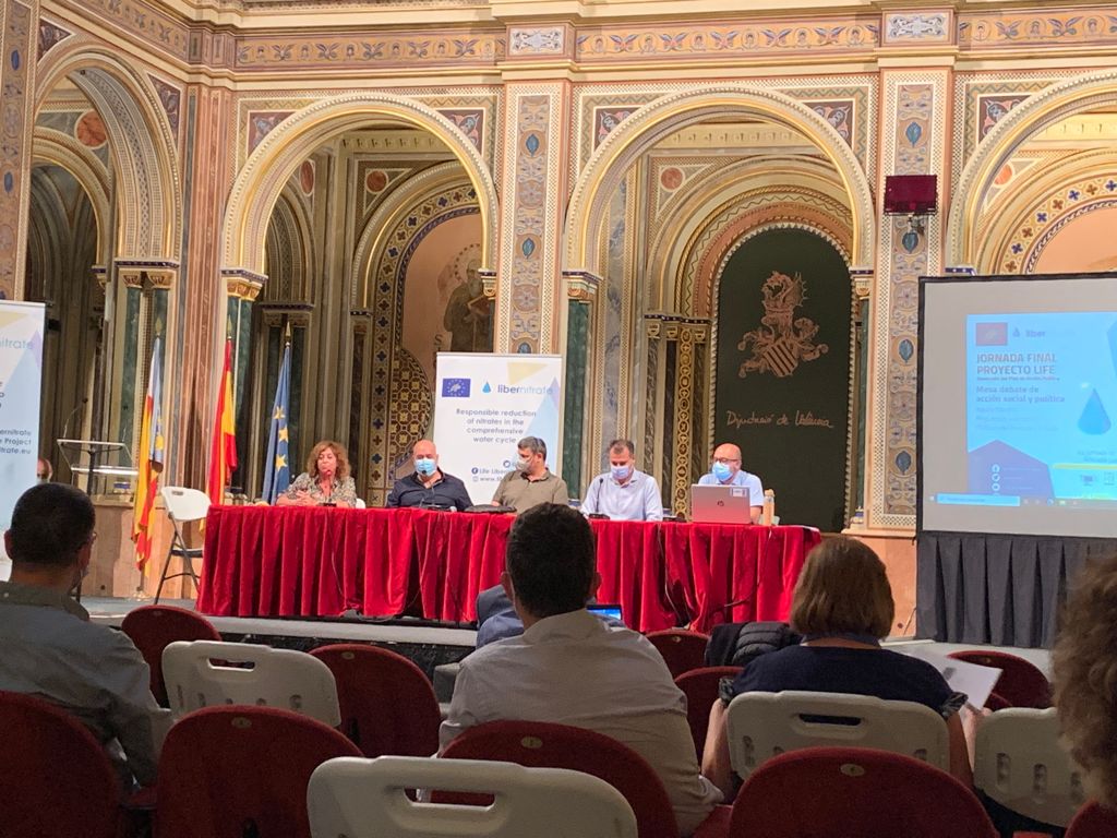 libernitrate's tweet photo. 💧 | Libernitrate
En macha la última parte de la jornada:
La mesa de debate político y social moderada por Neus Garrigues alcaldesa de @MIAPoblaLlarga https://t.co/aR1RLBl7xh