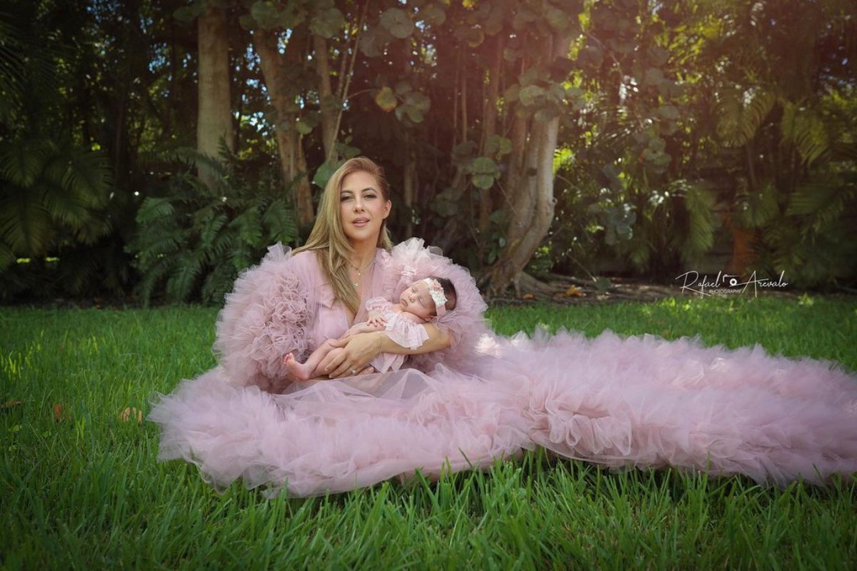 hoydia's tweet photo. "No hay amor más grande que este" 💝 Demasiado lindas @chiquibabyla y #CapriBlu en su sesión de fotos de madre e hija. 😍

📸: @rafaelarevalophotography https://t.co/TWlMoxFkjo