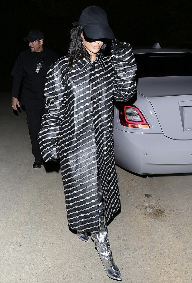 kimkardashsarmy's tweet image. Kim Kardashian West in Malibu last night.