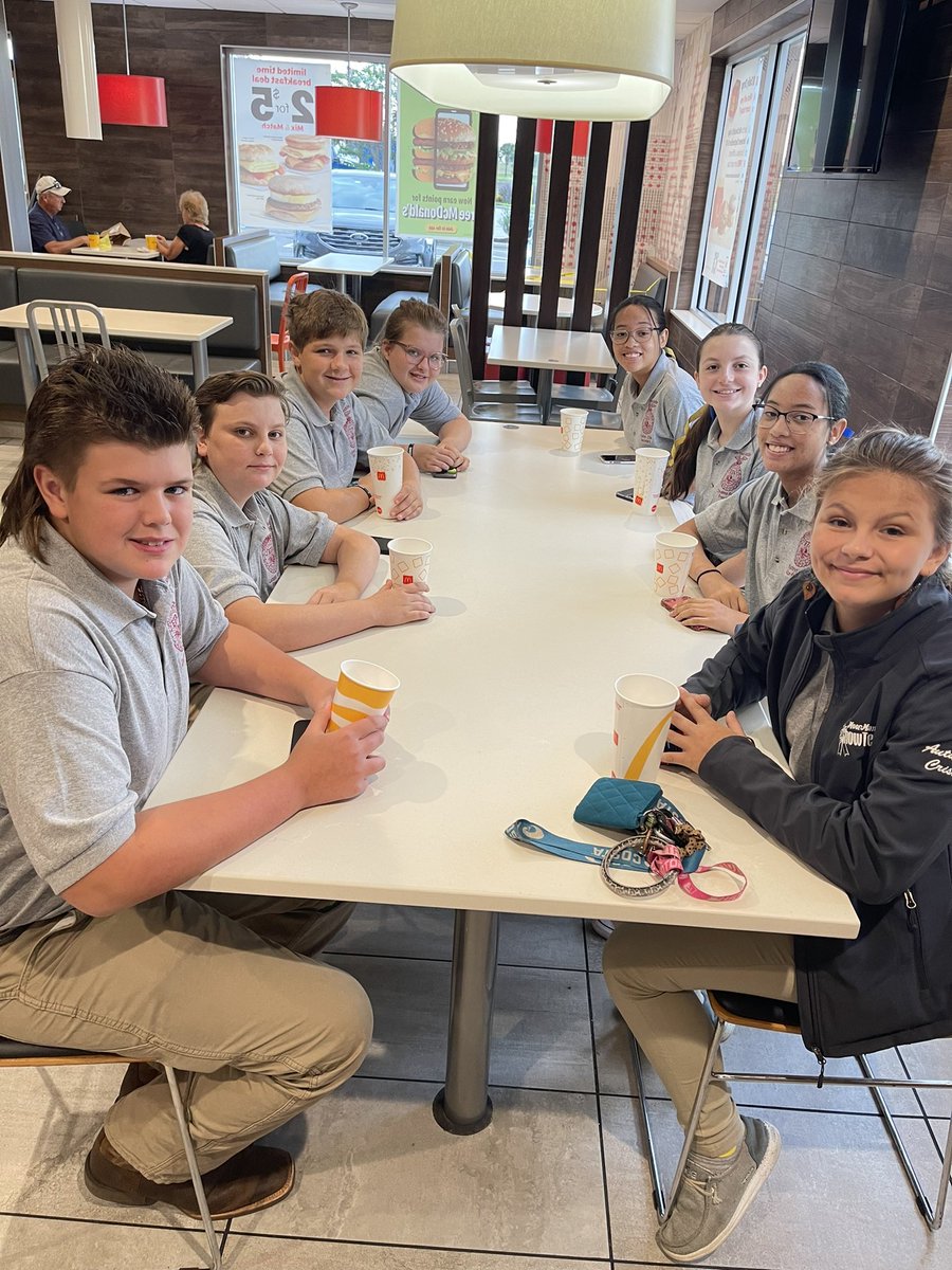 potter_252's tweet photo. It takes early mornings &amp; dedication from our @IvyHawnSuhr FFA Officer Team to get to Chapter Officer Leadership Training on time!  So grateful for this group&amp; their commitment!  #COLT #flffa #weareivyhawn https://t.co/VQPvsJfzhP