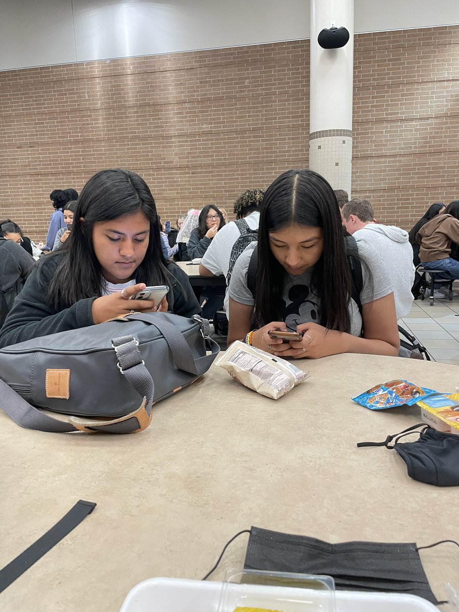 camille_mh_'s tweet photo. retweet the vice president #bob21 #vehs #VictoriaISD https://t.co/xKcZFZEJJ4