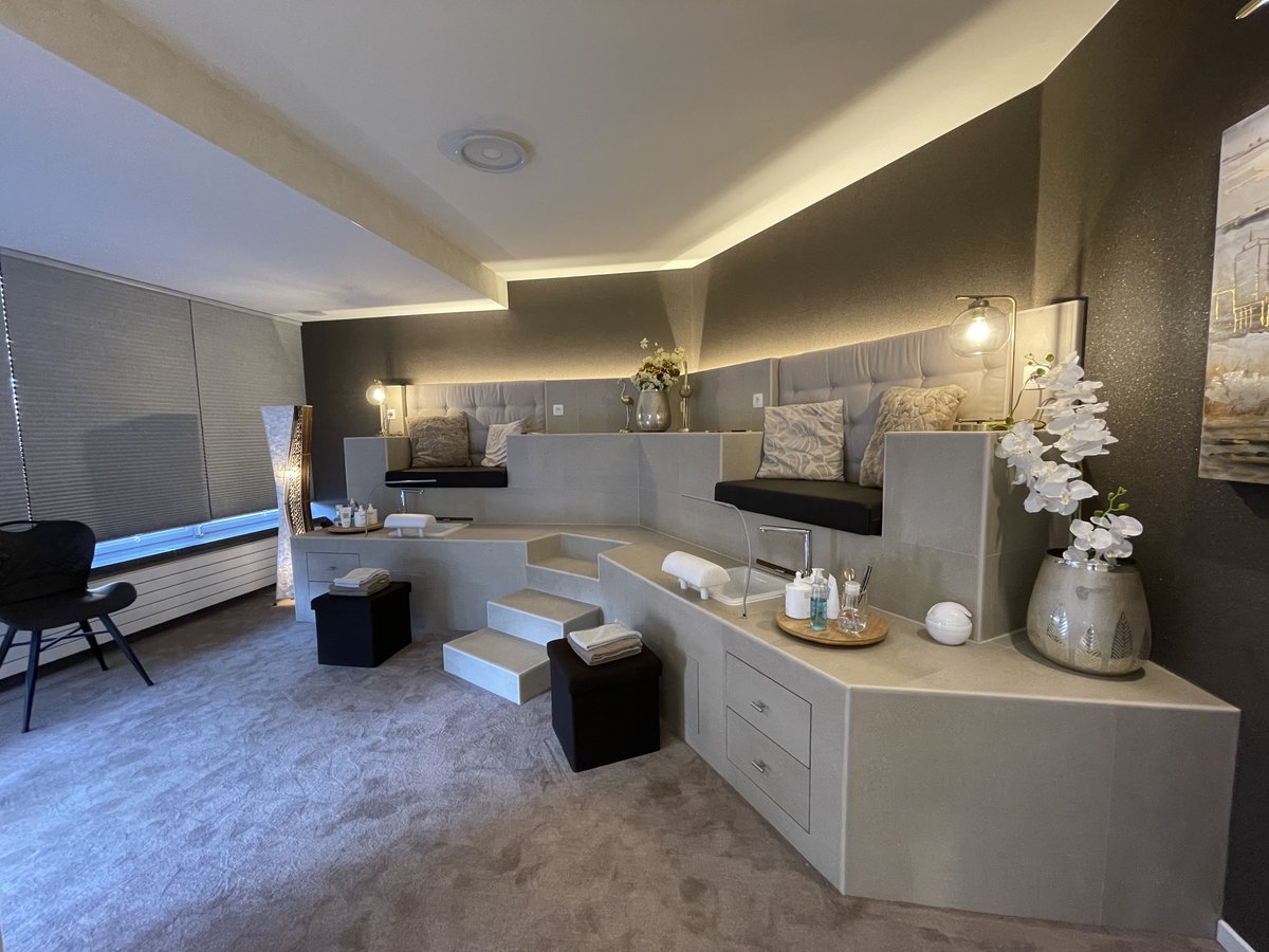 STRETCHGROUP's tweet photo. Definitely the coolest feet spa ever! ❣️
Realisation by renovation Niels
📍 Jodani Geldenaaksebaan 458 - Heverlee
#beautysalon #feetspa #stretchceiling #architecture #interiorinspo https://t.co/m5D1X6iyZG
