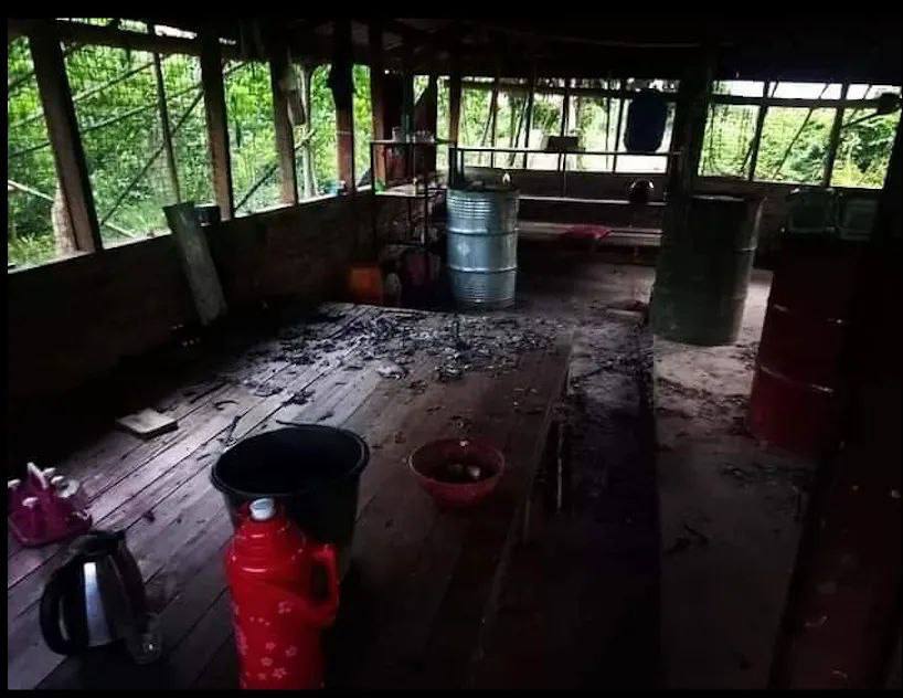 MS23417069's tweet photo. SAC abducted 2 villagers from Mayangone village, Mon state, tied them up with rope, &amp; tortured them violently without any reason. #MyanmarEconomicCollapse #Sep29Coup #WhatsHappeningInMyanmar https://t.co/sDRuLGqGDh