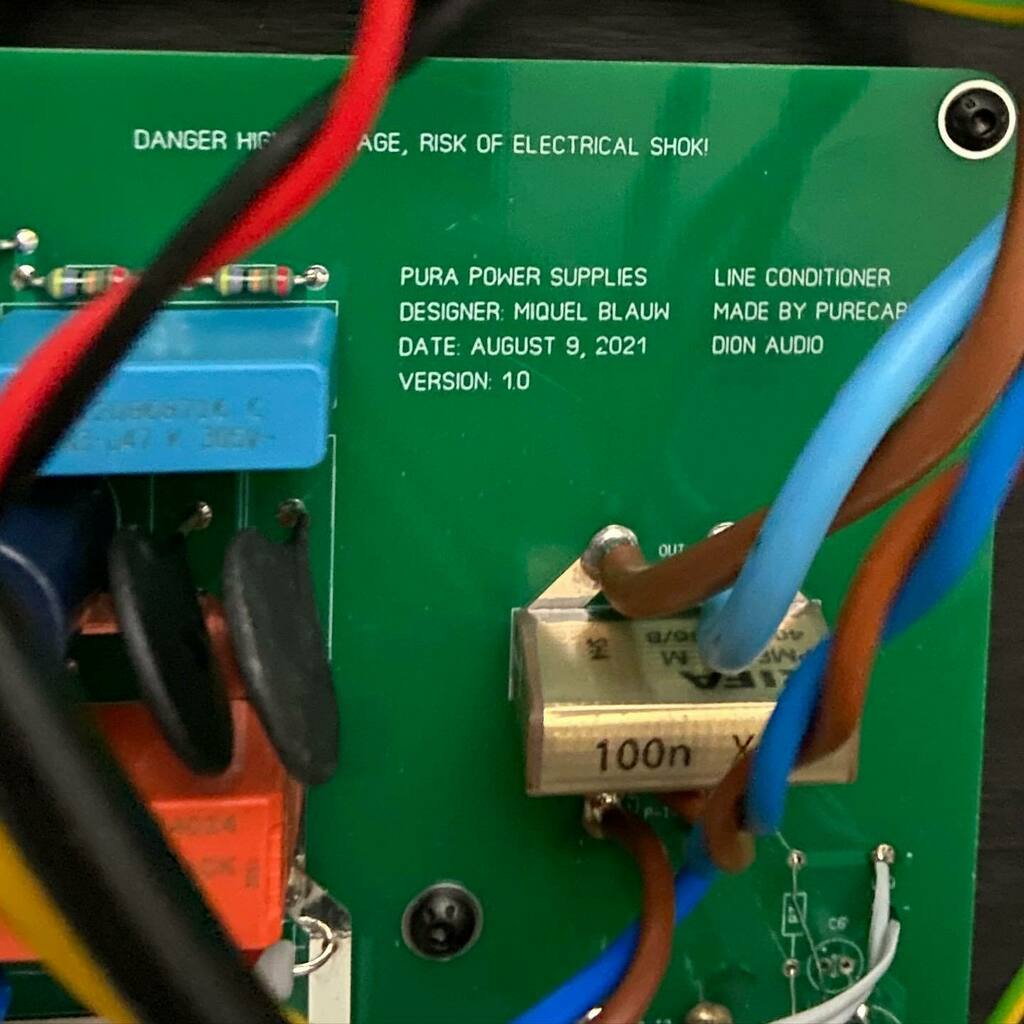 purecable's tweet image. From the PURA series we’ll be showing the PURA SAUROPODA line conditioner at the Dutch Audio Event. 

Hereby a sneak preview. 

#audioporn #hifiporn #highendaudio #lineconditioner #powerconditioner #highendaudiocables #stereophiles instagr.am/p/CUaV2snsllC/