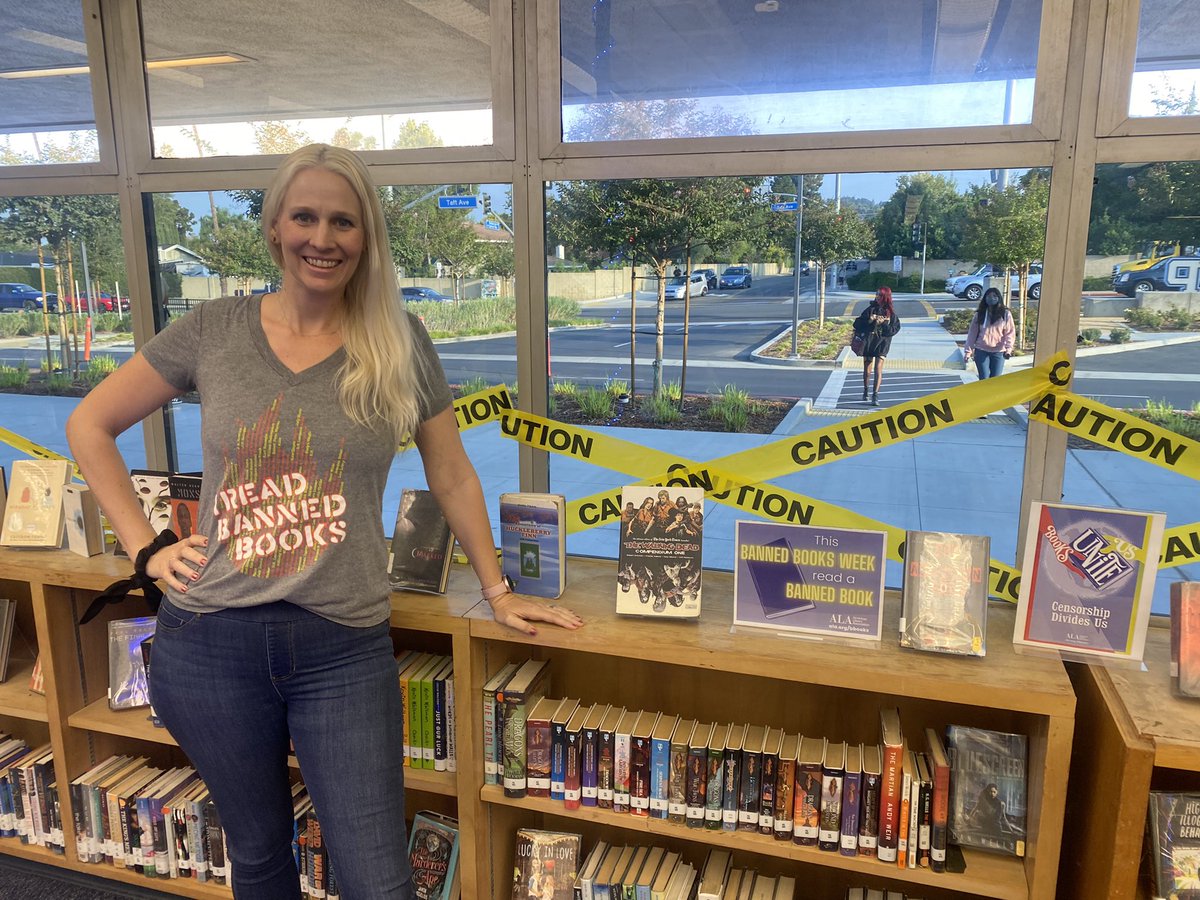 DrOsman_EDU's tweet photo. Check out Mrs. Kim’s #bannedbookweek display in the @LibraryVphs 🔥🔥 #istandwiththebanned https://t.co/hz61ghvg9S