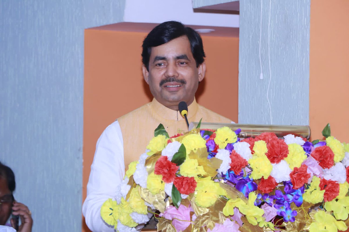 IndustriesBihar's tweet photo. आज बिहार इंडस्ट्रीज़ एसोसिएशन (BIA) के 77वें वार्षिक समारोह में बिहार के मा. उपमुख्यमंत्री श्री @tarkishorepd के साथ मा. मंत्री @ShahnawazBJP ने भाग लिया। मा. मंत्री ने उद्योग संगठन से जुड़े उद्यमियों को संबोधित किया।
@biharfoundation
#BiharIndustriesDept https://t.co/S4SruqR9To