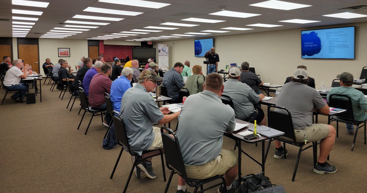 JanetDHurley's tweet photo. #txextension @AgriLife @TexasDeptofAg today we are teaching #schoolIPM @ VanISD happy to help serve the schools of TX @tasbrmf @TAMUBugs @southernipm @IPMInstitute https://t.co/80AVmOR7GL