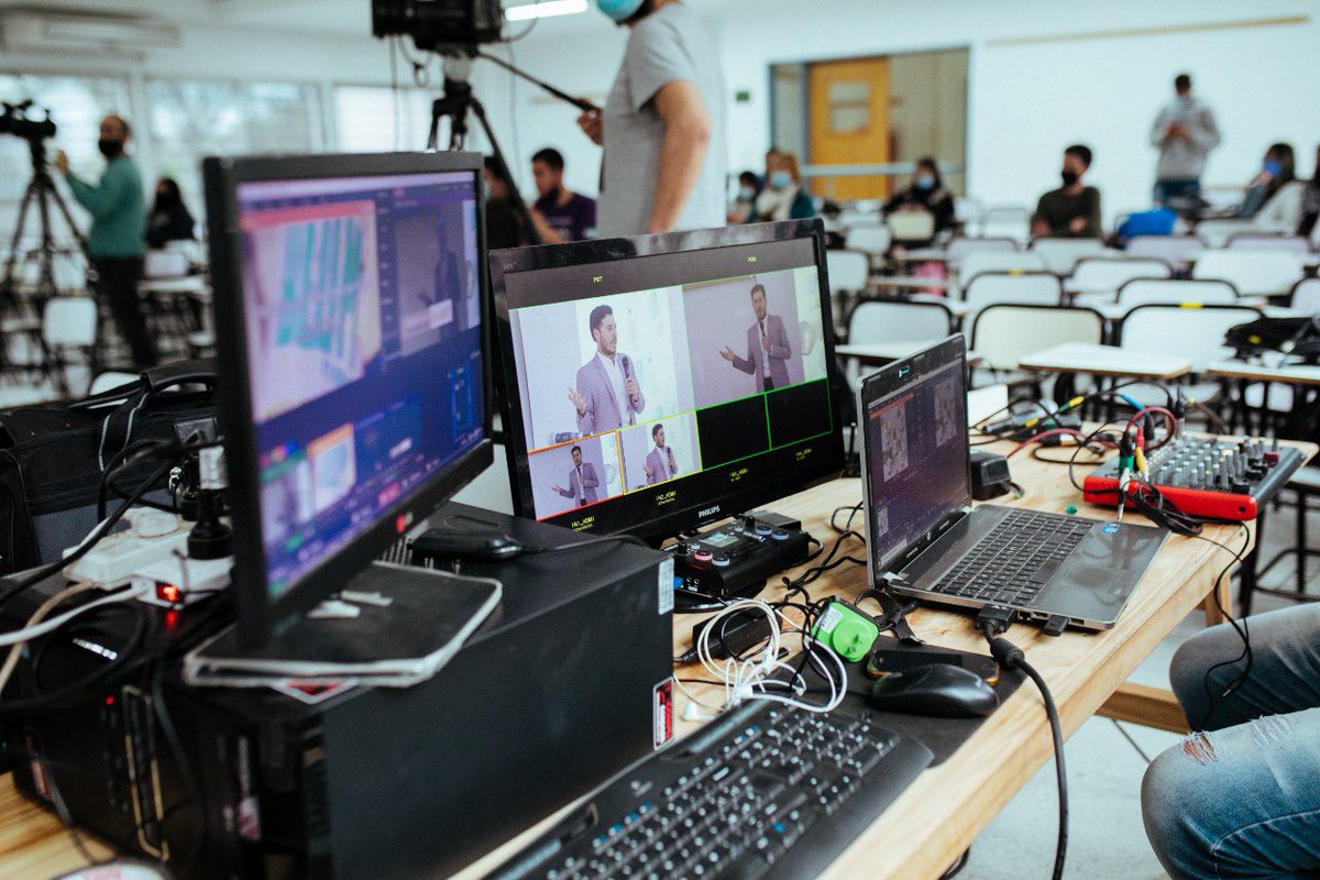 "Bebidas con origen en las Flores" un proyecto de producción agropecuaria pensado para transformar recursos naturales y crear un producto con valor agregado. 

Gracias <a href="/Franjamoradagro/">CECA FranjaMorada</a> por invitarme a presentar la charla