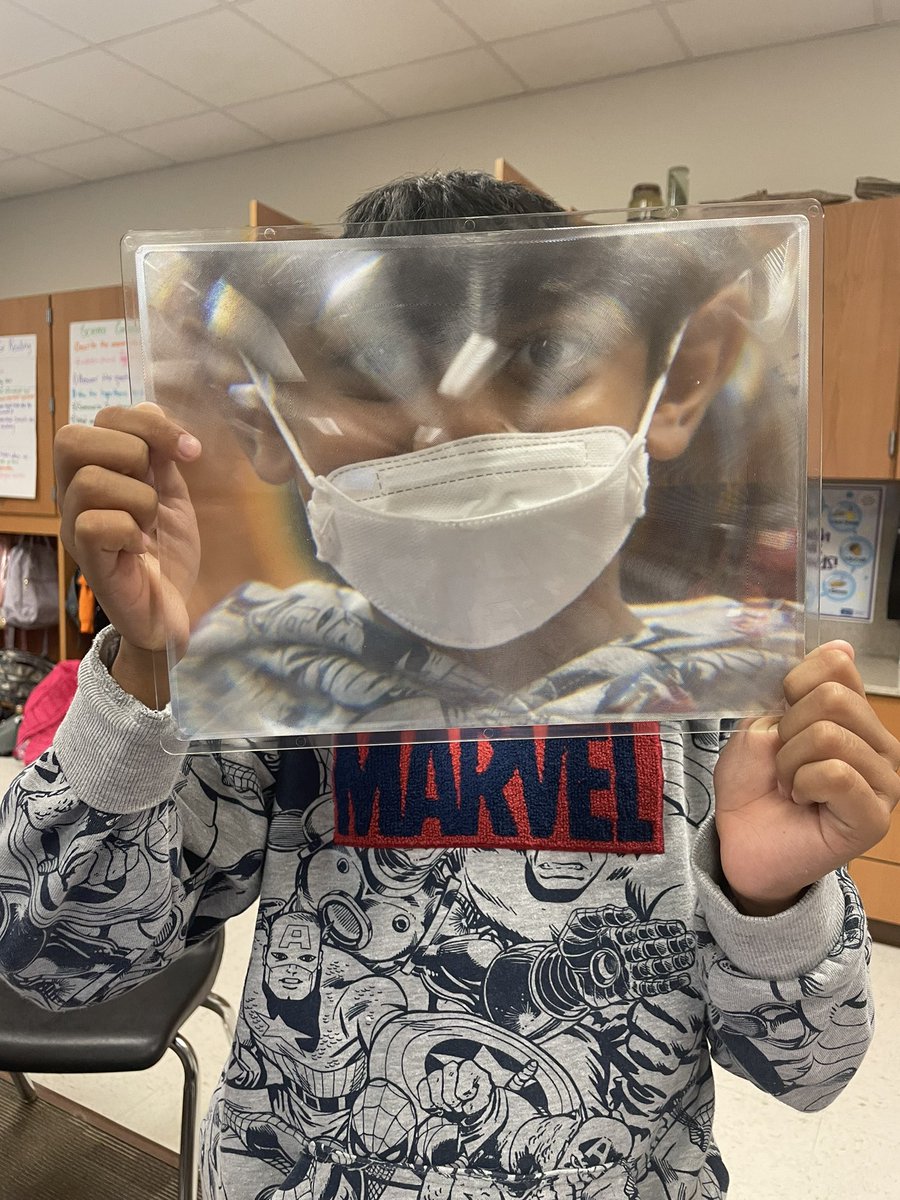 Students learned about refraction of light today and also had a little bit of fun with our large magnifying glass. They call themselves, “big brained!” @ElsaEngRRISD <a href="/RRISD/">Round Rock ISD is @roundrockisd</a>