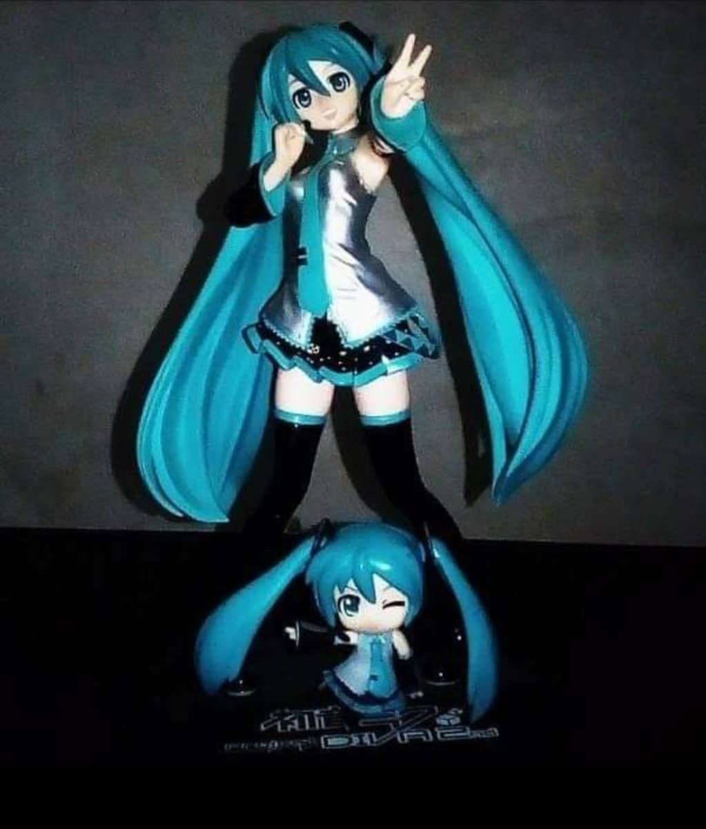 EmoExOficial1's tweet photo. hatsune miku y mini miku ( @EmoExOficial1 )

#hatsunemiku #hatsune_miku #hatsunemikucosplay
 #hatsune_miku_cosplay #mikuhatsune  #miku_hatsune #hatsunemikufans #foto #fotos #selfie  #selfie #emoex #emo_ex #emo #ex  #emos #otaku #otakus #gamer #youtuber #gemers  #エモ #前者 https://t.co/uIGDEIpyfx