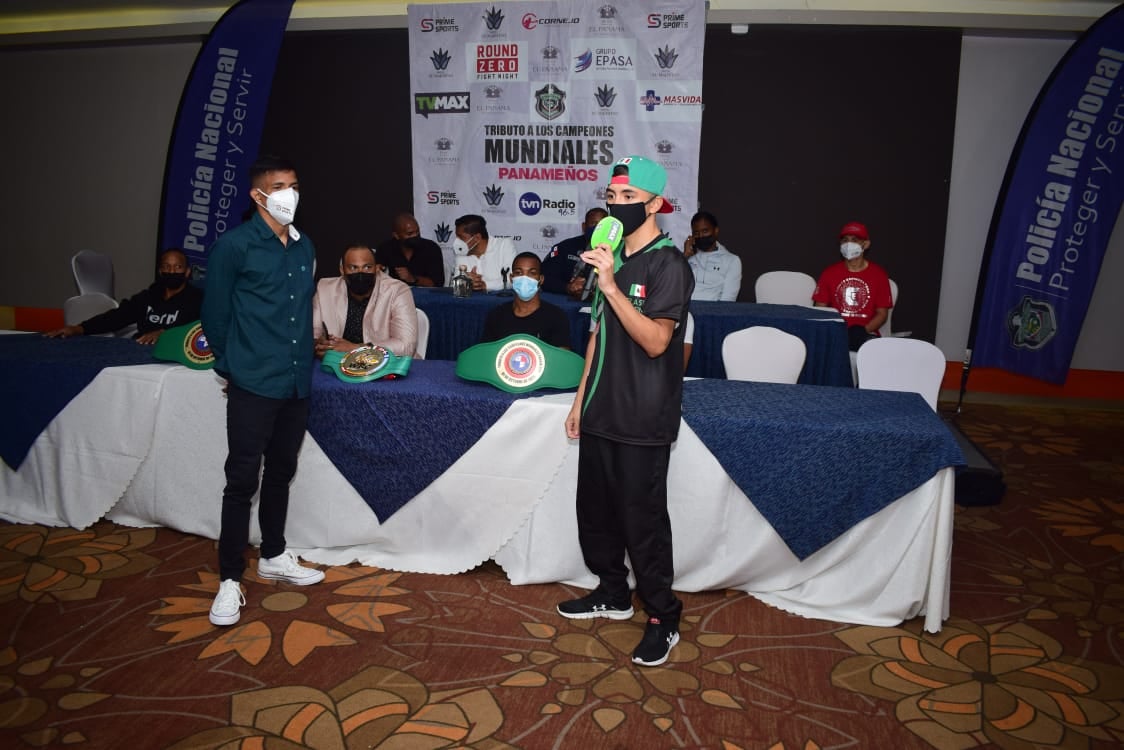 PrimeSportsMx's tweet photo. En la conferencia de prensa de ayer estuvieron la Campeona Atheyna Bylon y del Ex-Campeón Mundial Carlos "La arañita" Ortega, que nos hicieron el honor de acompañarnos!
Estamos listos para el evento del próximo 01 de octubre, y ¿tú?
Adquiere tus boletos:
https://t.co/8ZoBxLq1qC https://t.co/ndqdEaOBg4