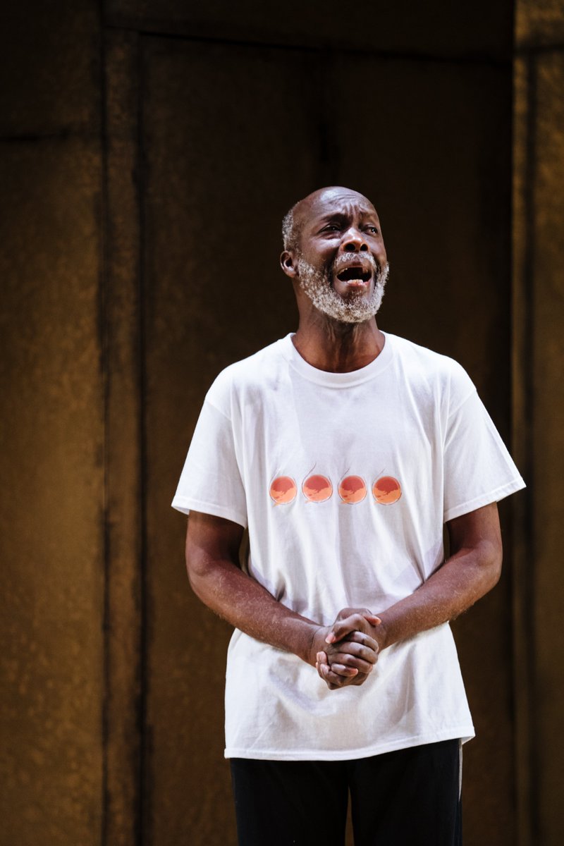 youngvictheatre's tweet image. Here's a second drop of production shots from Hamlet  

Shout out to our brilliant creative team. Collaborating on design, direction, lighting, costume, sound, video, casting, fight direction and voice - working with our actors to bring this 400-year-old play to life.