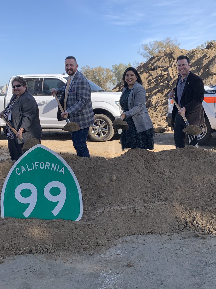 Senator_Hurtado's tweet photo. Kicked my morning off with a #CA99 groundbreaking outside of Tulare City! #fix99 #SD14 https://t.co/JMYITtVKQD
