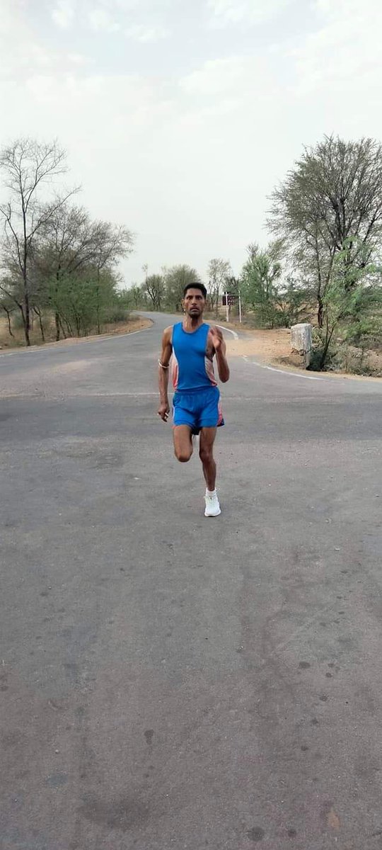 hansraj_dh's tweet photo. गोवर्धन मीणा को सोशल मीडिया की मदद की सख्त जरूरत है जिससे उसे वीजा मिल सकें व उसके सपनो की उड़ान भर सकें
इसलिय सभी मित्र जमकर रीट्वीट ट्वीट कमेन्ट करें हमारी मेहनत जरूर रंग लायेगी.
#गोवर्धन_मीना_को_वीज़ा_दिलाओ 
@hansraj_dh https://t.co/WCZvFt9Hpm