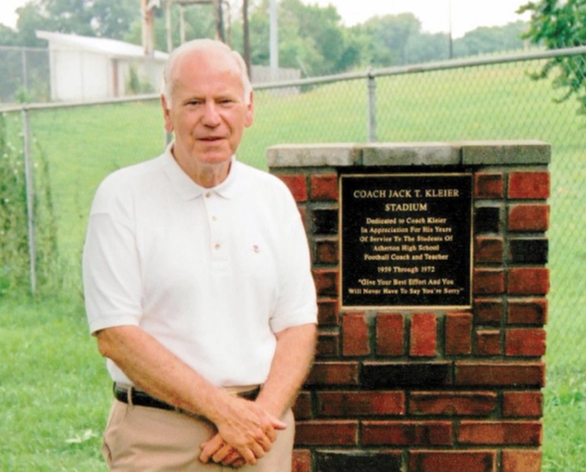 BlueColonels's tweet photo. #HowWasYourStadiumNamed

Atherton High School's Jack T. Kleier Stadium is named for Coach Jack Kleier, head football coach at Atherton from 1959-1972.

@atherton_high @CoachNinoDBE323 @AthertonFootbal @KasaunWall @CoachFluhr @kyhighs @HLpreps @JohnWDRB @FredCowgillWLKY https://t.co/rSAdltyC9U