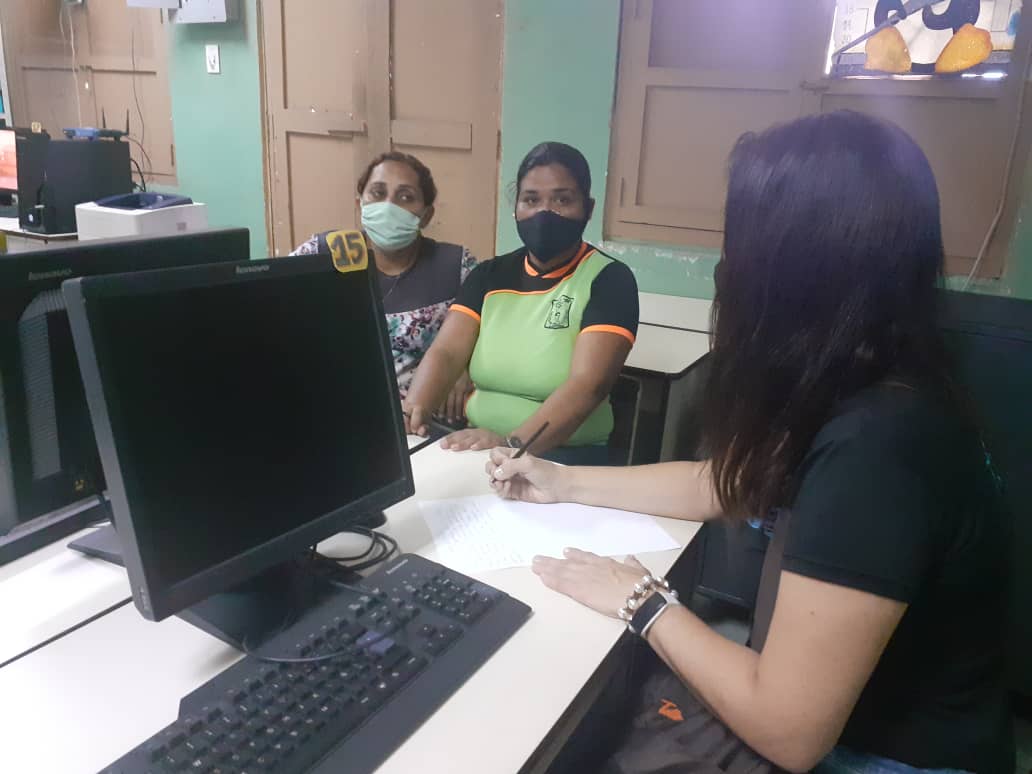 fundabitguaric2's tweet photo. #Entérate Coordinadora de .@fundabitguaric2 Ing .@NaslyNd en conjunto con equipo Zonal realizan visita técnica de inspección al Centro Bolivariano de Informática y Telemática Dr Vicente Peña para verificar status de operatividad del centro tecnológico 
#AndaYVacunate https://t.co/NGjJnkV74y