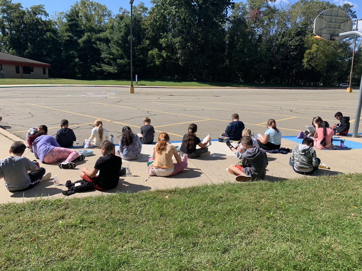 Enjoying sun, snacks, and our independent reading books 🥰 #WeAreBrookside #Readersworkshop <a href="/antoniojpepe/">Antonio J. Pepe</a>