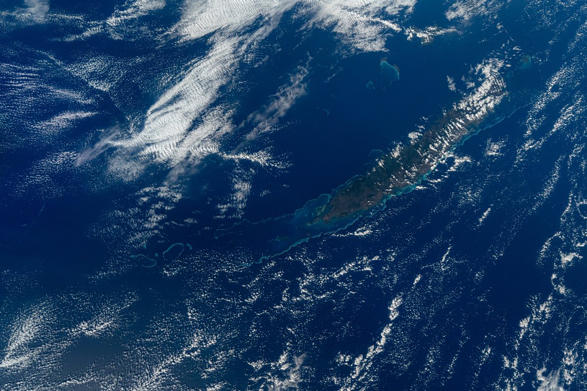 inspiration4x's tweet image. “When you look up at the sky, you dream about being among the stars. When you’re with the stars and look down, you dream about being back on the earth.” — @ChrisSembroski

More stunning photos from our #Inspiration4 crew’s three-day journey to orbit 🌎