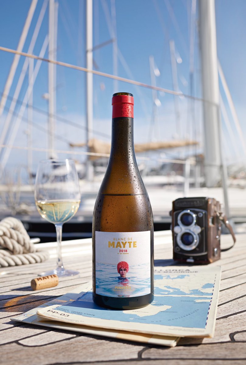 Disseny de producte i direcció d’art per Blanc de Mayte. De J. Fortuny Fàbregas viticultors. #packaging #design #penedes #xarello #mediterranean #rolleyflex #navy #wine #winepackaging #lady