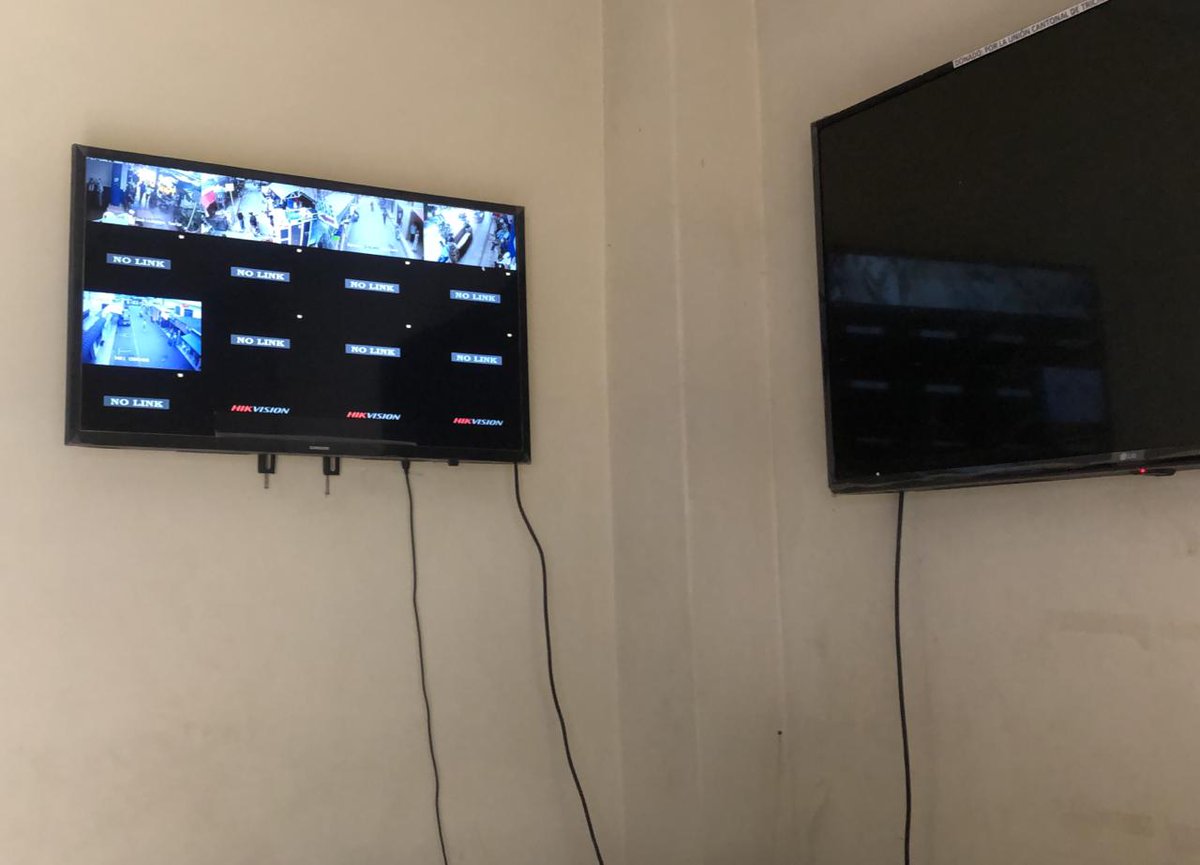 JPHuaquillas's tweet photo. Huaquillas|@Erik_Feijoo36 Gestionando un mejor servicio para la comunidad Huaquillense, se habilitó un mejor servicio de internet para oficinas y UPC Distrito Hualtaco centro de la ciudad
#CapacidadParaCambiar
#YaSeSienteElCambio
@GoberElOro
@FranciscoVeraDo
@LassoGuillermo https://t.co/ZEazZWEEpN